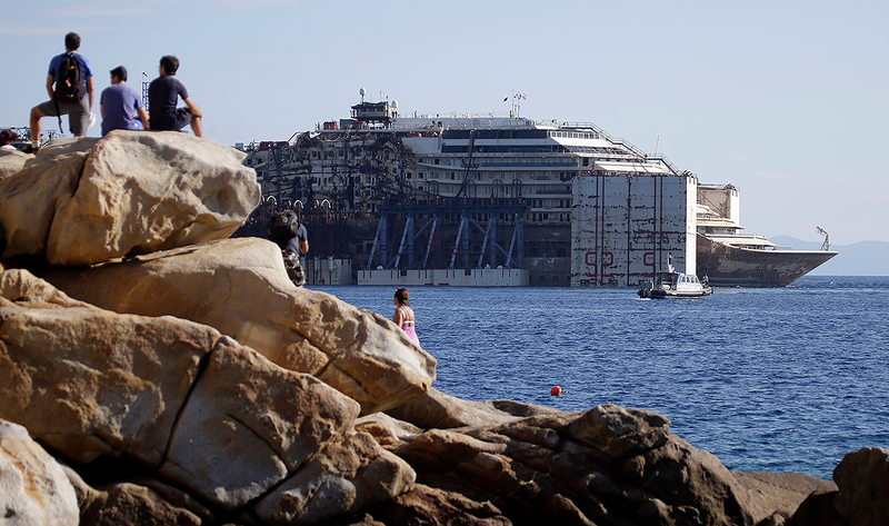 Illustration for article titled El viaje final del crucero Costa Concordia, en imágenes